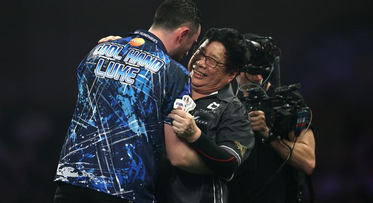 A tavalyi világbajnok csúnyán ellátta a 71 éves közönségkedvenc baját – videó!