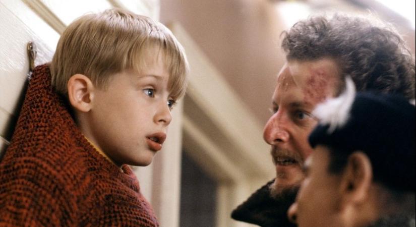 Véresen vicces horrorfilmet csinált a Reszkessetek, betörők!-ből az SNL, amiben Kevin a saját családját irtja ki a betörők helyett