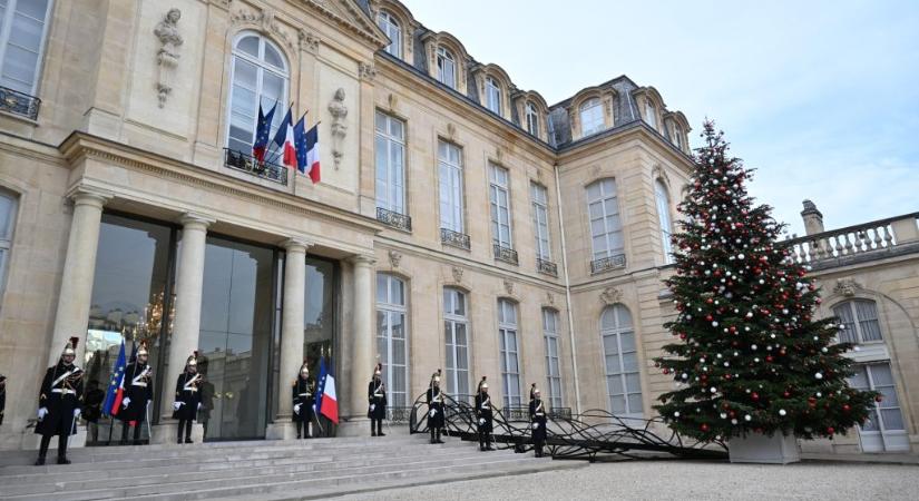 A Vinteden árulta a francia elnöki palota asztaláról ellopott tárgyakat a főkomornyik