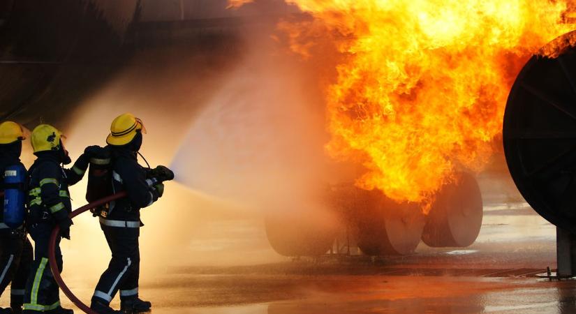 Többen meghaltak, amikor lezuhant egy katonai kisrepülőgép