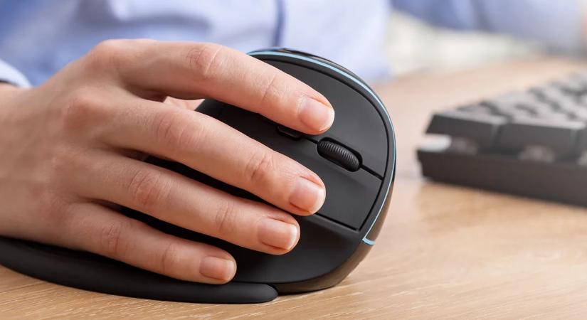 Sandberg Wireless Vertical Mouse Pro egérteszt – A csuklót talán védi, de garantáltan bedurran tőle a karod