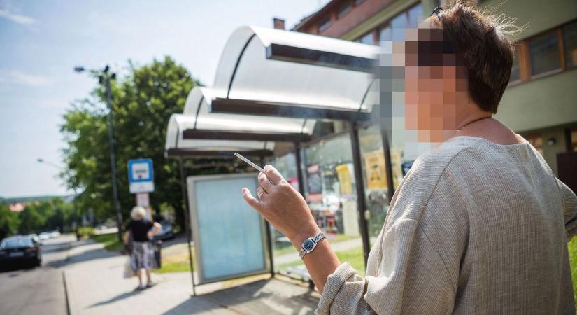 Rendőrt fenyegetett meg egy dühös hevesi nő: egy cigaretta miatt robbant ki a balhé