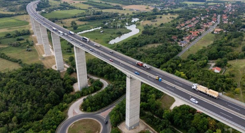 Felhívta a rendőröket egy férfi, hogy a felesége öngyilkossági szándékkal a Kőröshegyi völgyhíd felé indult