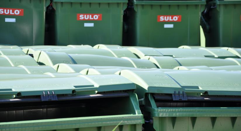 Felemelte és a szemetes kukába tette ismerősét