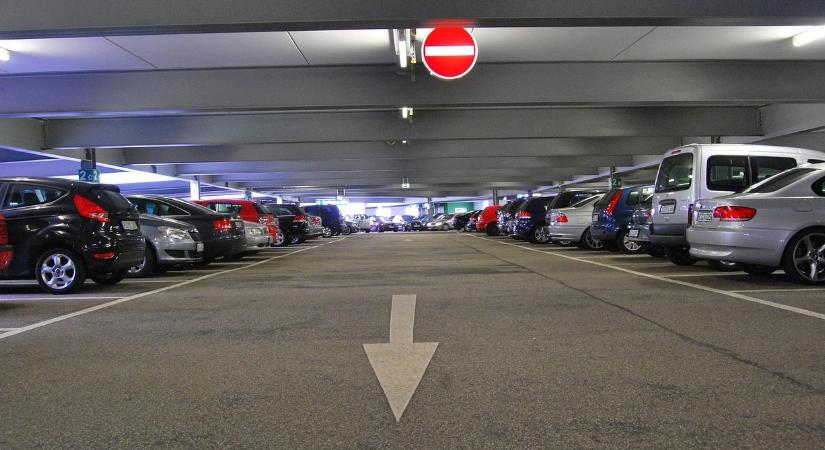 Itt a bejelentés, ezeken a helyeken drágul a parkolás Budapesten