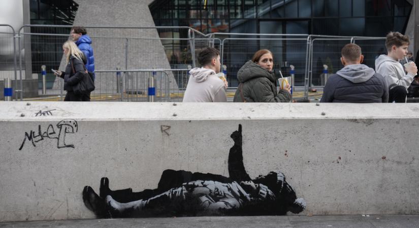 A hajléktalan gyerekekre hívja fel a figyelmet Banksy két új festménye