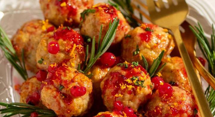 Ínyenc, szaftos fasírtgolyók ünnepi öntettel: hidegtálra is tökéletes