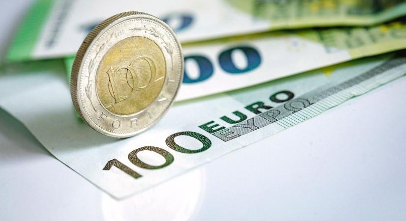 Ütik a forintot, már 391-be kerül az euró – kritikus mondatok állhatnak a szabadesés mögött