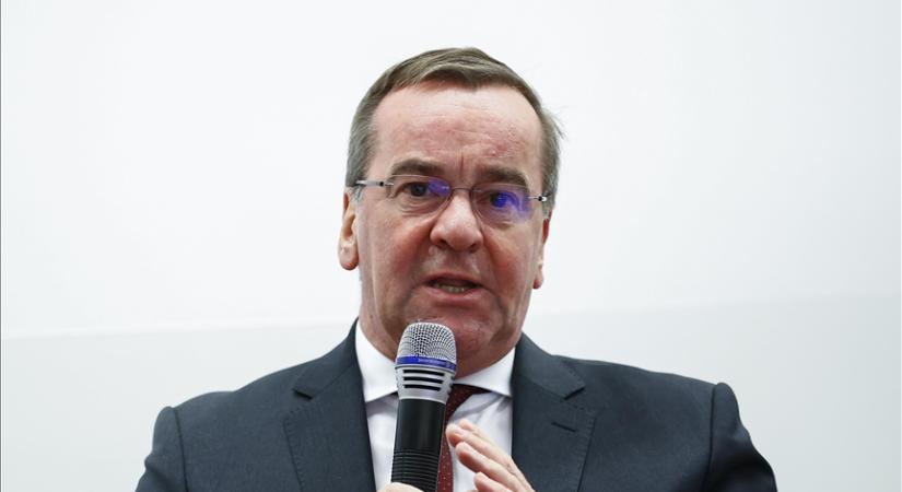 Német védelmi miniszter: Csak egyetlen személy van, aki képes azonnal lezárni az ukrajnai háborút