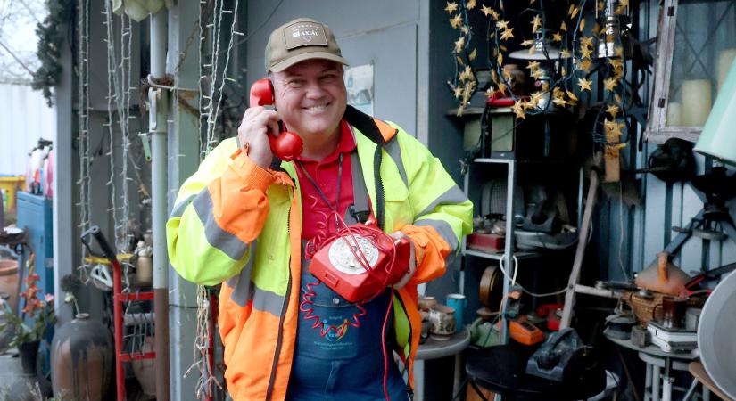 Karácsony, díszkáposzta és tó rózsákkal a hulladékudvaron