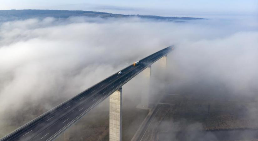 Azzal hívta fel a rendőröket a férj, hogy a felesége a Kőröshegyi völgyhíd irányába indult és öngyilkos akar lenni