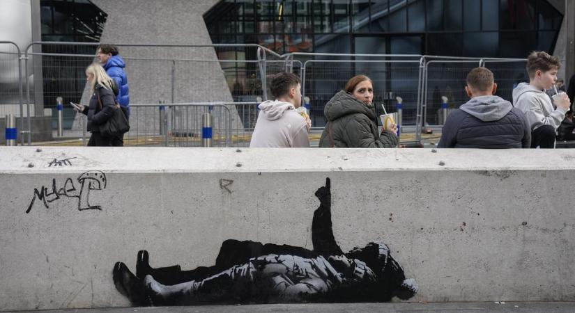 Két új falfestményt fújt fel Banksy Londonban