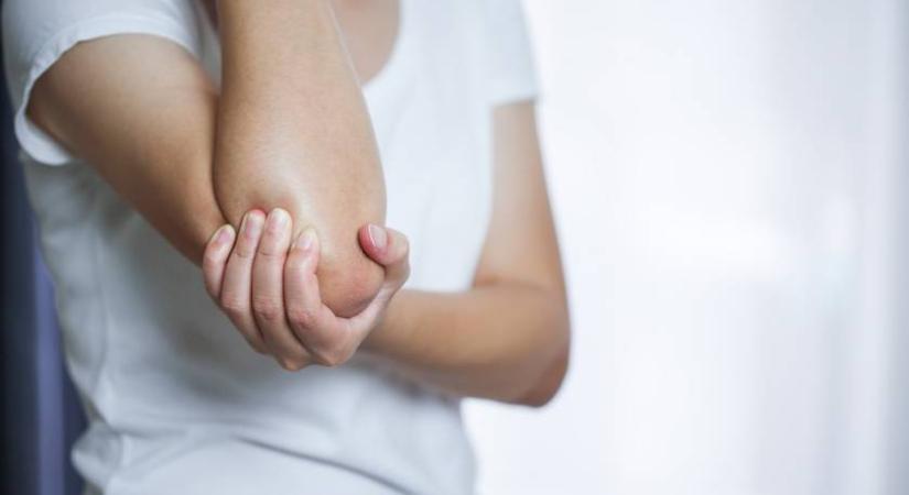 Ezt jelenti, ha folyton megfájdul a könyököd: kiderült, segítenek-e a krémek és a tape