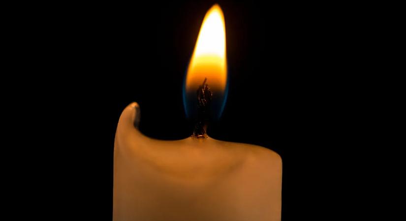 Szívet tépő fájdalom: meghalt egy 2 éves kisfiú az autópályán, miután a lerobbant kocsijukba hajtott egy autó