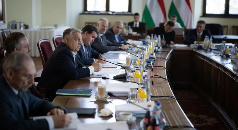 Orbán Viktor váratlan bejelentéssel kezdte a kormányülést
