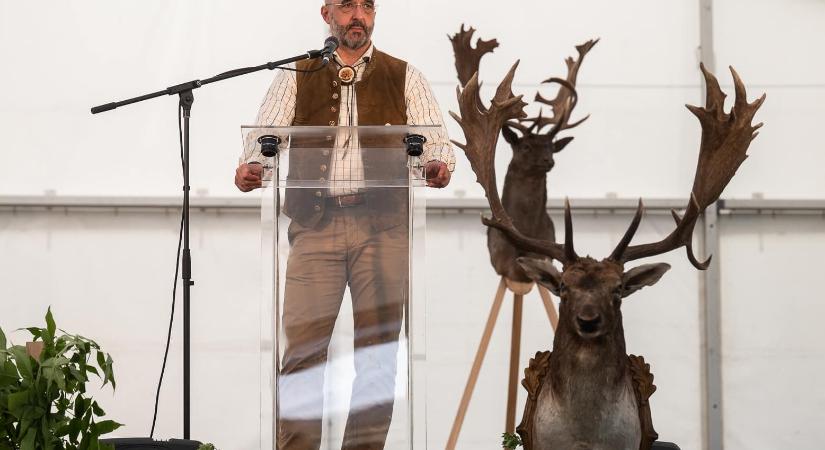 HVG: Kovács Zoltán feleségének cége megszerzett egy milliárdos bevételű takarító vállalkozást