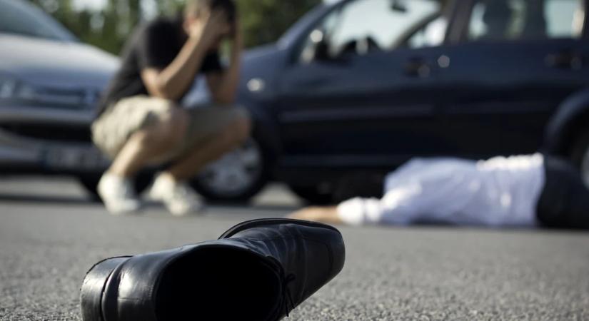 Tragédia az M1-esen: Leállósávban gázoltak halálra két embert