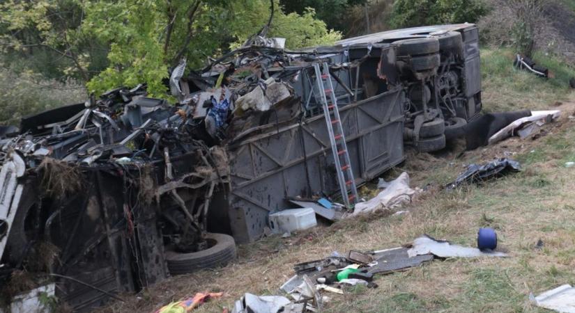 Szörnyű tragédiák és lemondott képviselők