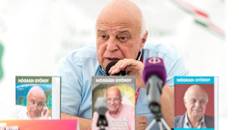 Orbán egy videójából kiderült, kinek a könyveitől roskadozik az asztala