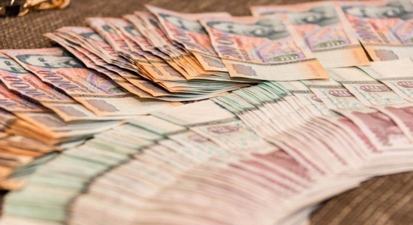 250 milliárd forint készpénzt szerzett a Strategy a nehéz időkre