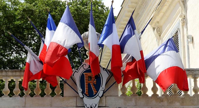 Az elnöki palotából a Vintedre: luxusasztali kincseket lopott a francia főkomornyik