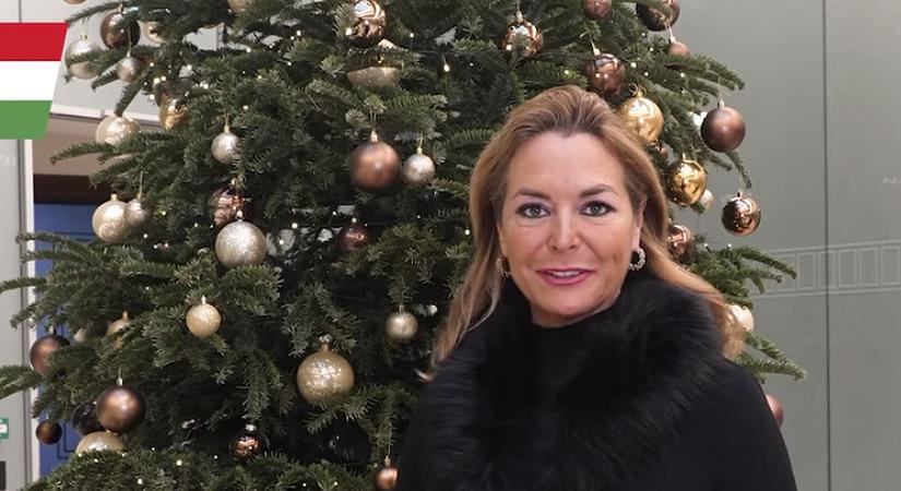 Vitályos Eszter: Békés, áldott ünnepeket Magyarország!