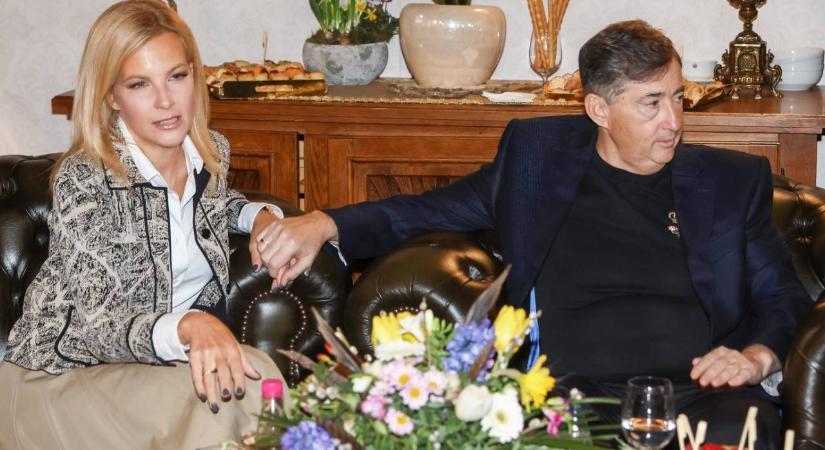 A kép, amire mindannyian vártunk: ilyen lett Várkonyi Andrea és Mészáros Lőrinc idei karácsonyfája