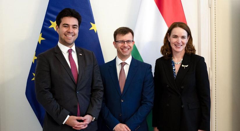 A tengerentúlról is látják: Európát csak Magyarország mentheti meg