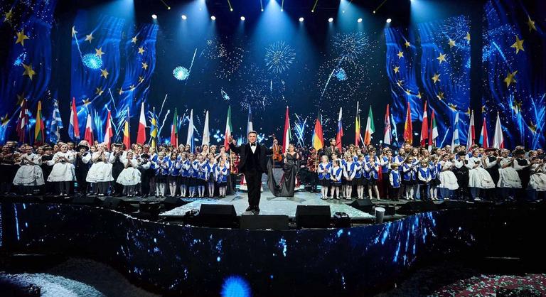 Mága Zoltán újévi koncertjén nem csak a hegedű szól, gyermekeknek épít otthont