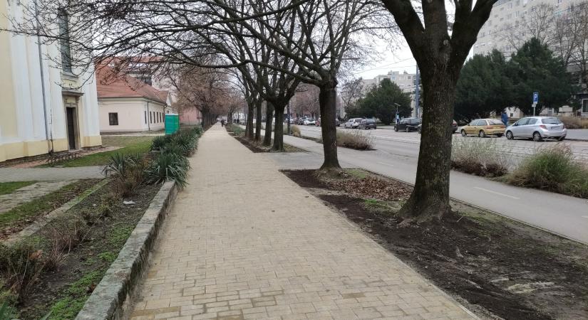 Elkészült az Andrássy út új járdája