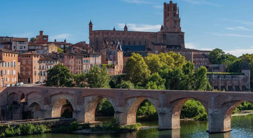 Szupermodern híd készült Európa egyik történelmi városában, ennek ellenére imádják a lakók – képek