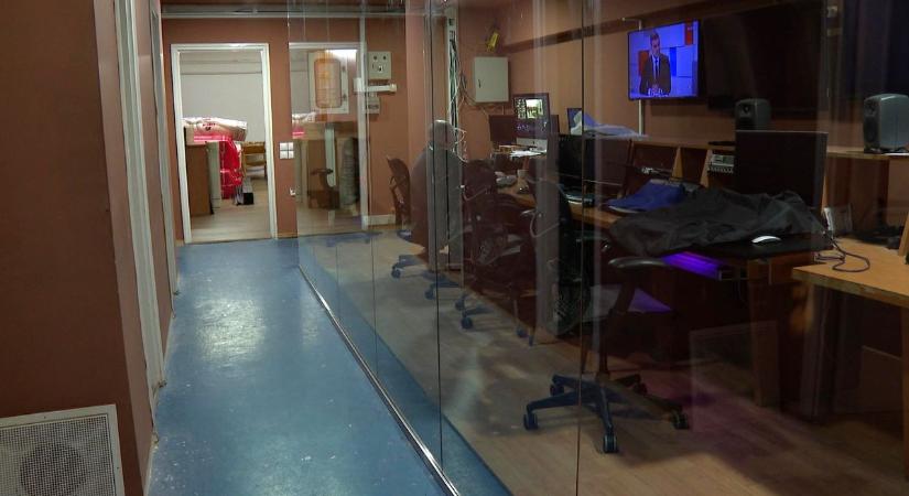 A néző ebből csak annyit érzékel, hogy januárban lesz híradó