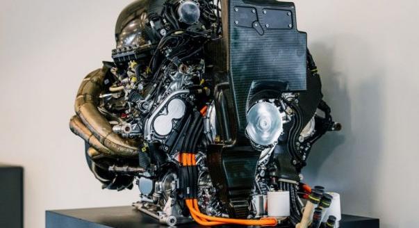 Sajtó: Egy évig maradhat a Mercedes megoldása?