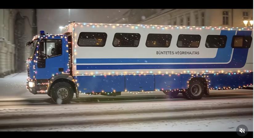 Láttál már Coca-Cola karácsonyi reklámot magyar börtönös kivitelben?