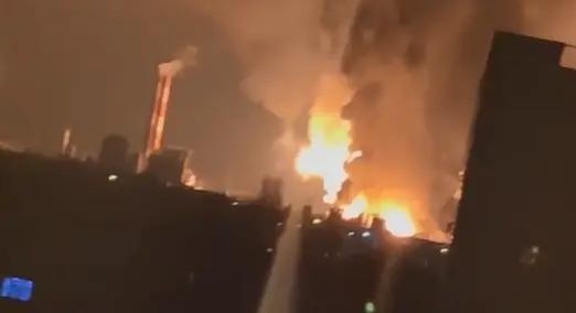 Súlyos támadás érte az éjjel Oroszország egyik fontos olajfinomítóját