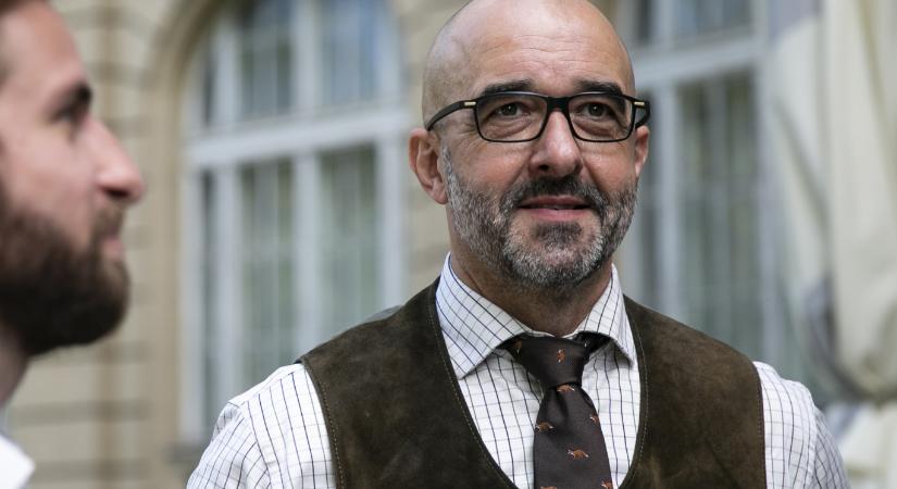 Kovács Zoltán feleségének bevétel nélküli cége felvásárolt egy milliárdos bevételű takarítócéget