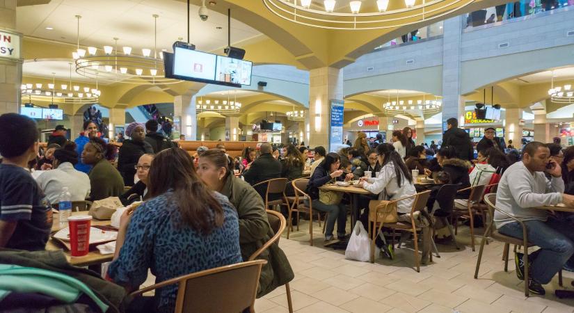 Az egész éttermet sokkolta az ingyen ételt követelő vendég, hős lett az elveiért kiálló üzletvezető