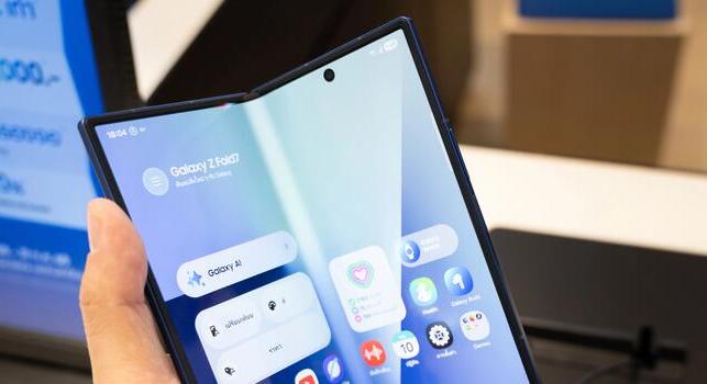 A Samsung egy olyan hajlítható mobilt csinál jövőre, mint az iPhone Fold