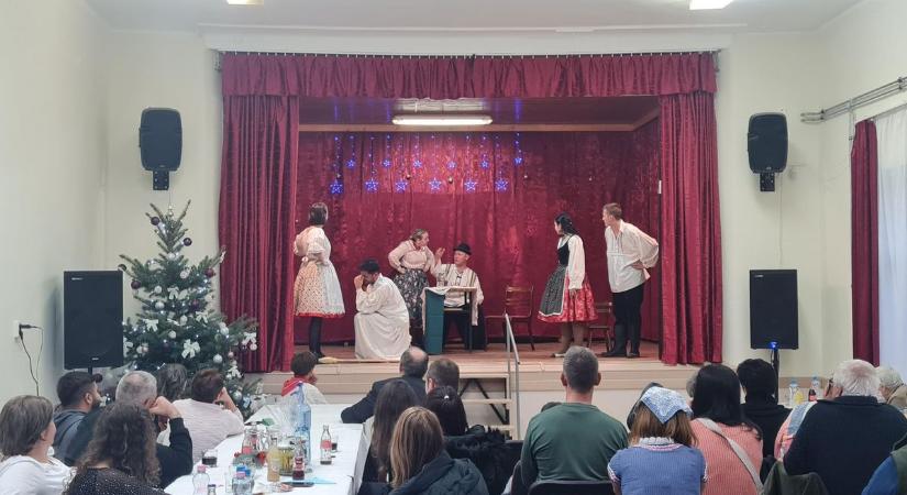 Színjátszástól a disznótorosig! Nem spóroltak a karácsonyi élményekkel a zalai faluban (galéria)