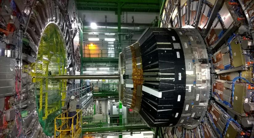 Brutális összeget dobtak össze milliárdosok a CERN új részecskegyorsítójára