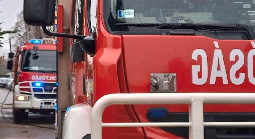 Kigyulladt autó az M3-ason, vonatgázolás és balesetek – sűrű napjuk volt a hevesi tűzoltóknak