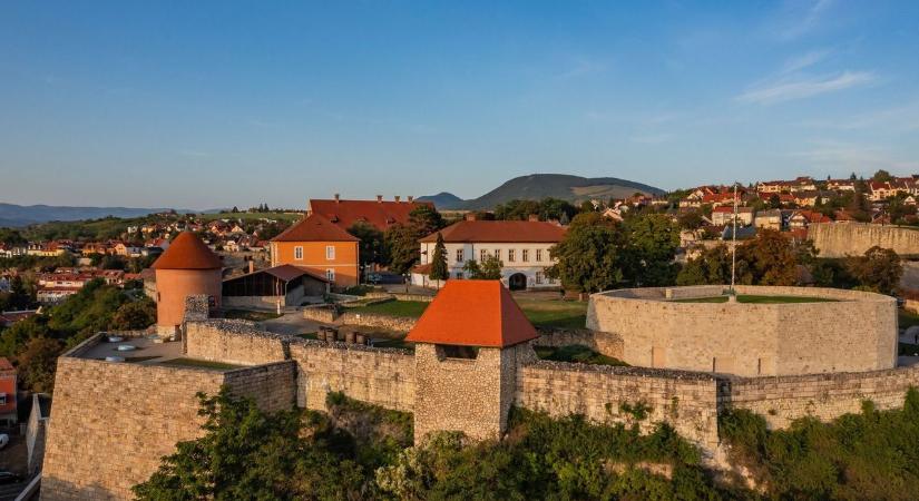 Hoppá! Valami új nyílik az egri várban