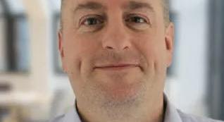 Egy volt brit önkormányzati képviselő 13 éven keresztül kábította el és erőszakolta meg a volt feleségét