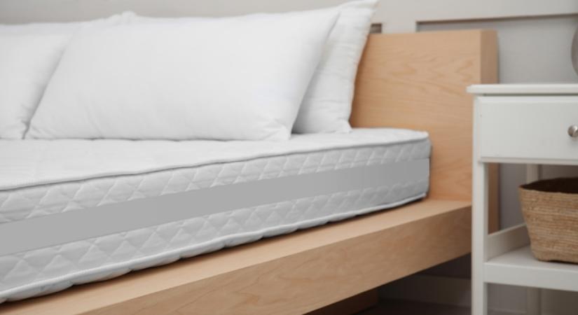 Felejtsd el a szódabikarbónát: ezzel a trükkel tisztább lesz a matrac, mint új korában