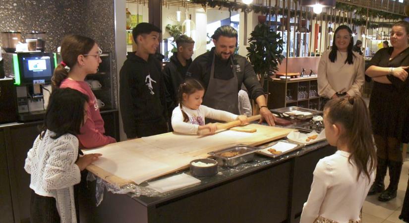 Séfekkel együtt készítettek mézes finomságot lakásotthonban élő gyerekek Debrecenben – videóval