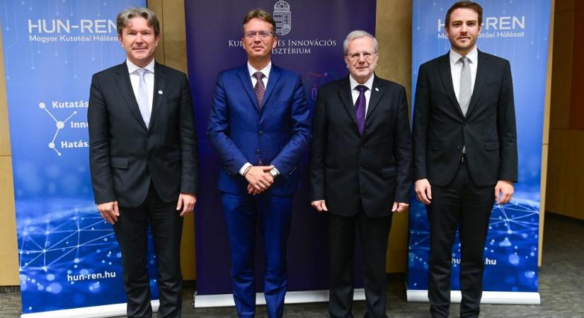 Az Akadémiai Dolgozók Fóruma kiposztolta a HUN-REN-vezetők fizetését