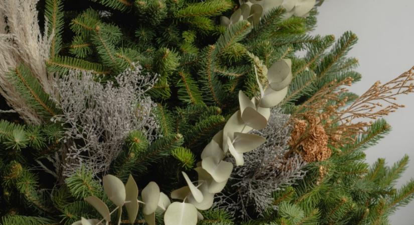 Nem tökéletes a karácsonyfád? Ez a trükk mindent megold