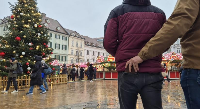 Zsebtolvajok próbáltak meglopni egy idős nőt a karácsonyi vásárban