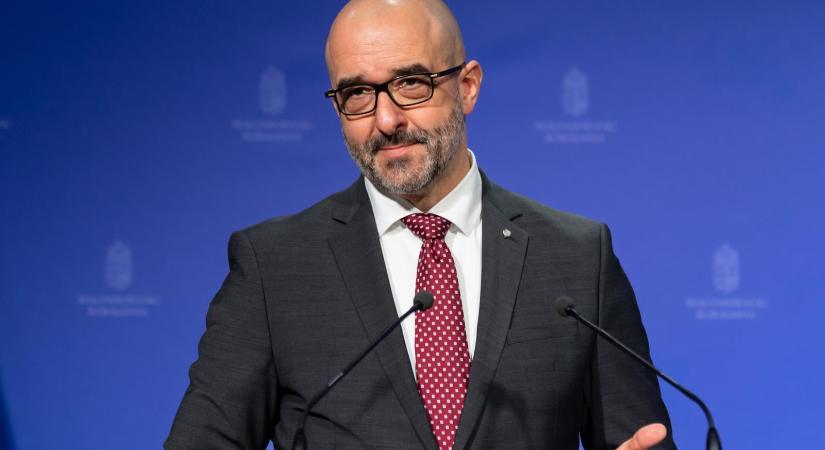 Milliárdos bevételű céget vett Kovács Zoltán államtitkár feleségének masszívan veszteséges vállalkozása, aztán beszállt a nagy takarítóbizniszbe