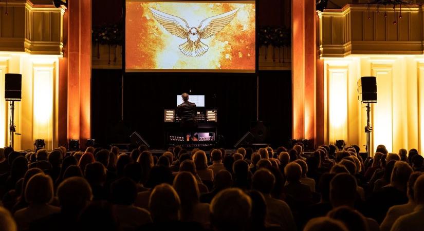 Klasszikus karácsonyi szerelem, ünnepi hangolódás az orgonaművésszel Sopronban